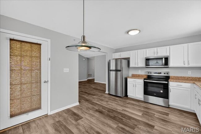 Building Photo - MOVE IN READY condo in Lake St. Louis