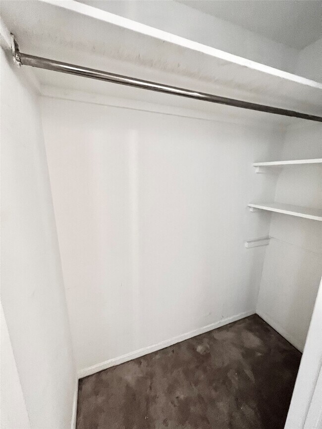 Building Photo - 2016 Main St