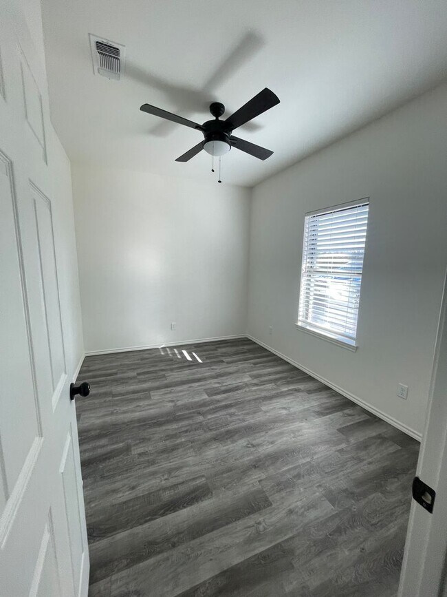 Building Photo - 260-262 Chisholm Trail