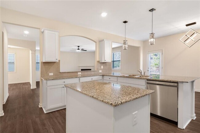 Building Photo - 153 Wayside Terrace