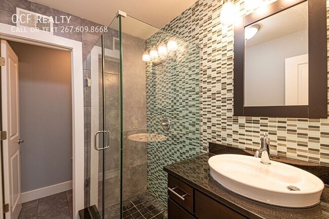 Building Photo - 2621 Christian St