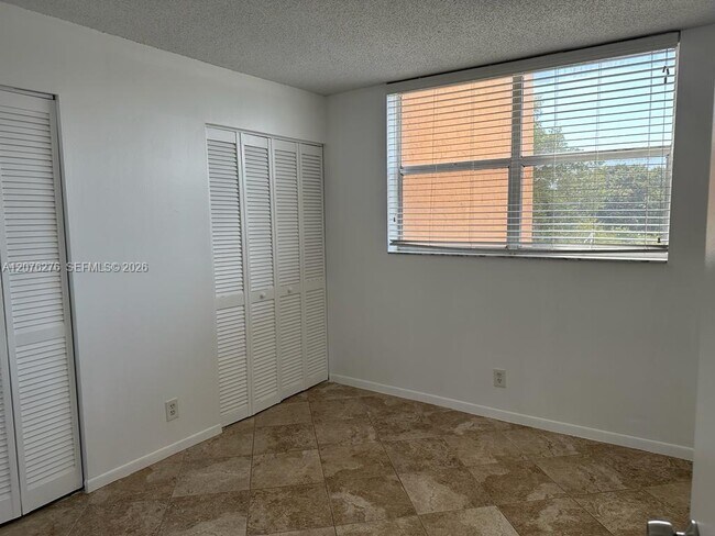 Building Photo - 500 Executive Center Dr