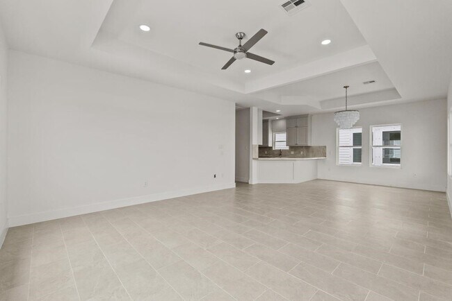 Building Photo - 512 2nd St
