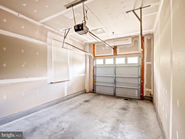 Building Photo - 304 Orchard Ridge Dr