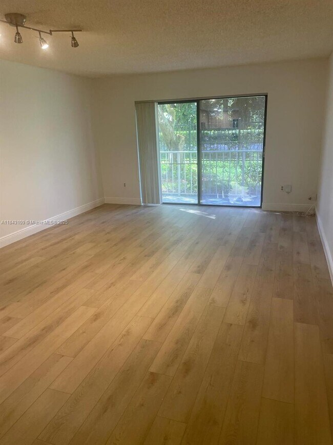 Building Photo - 9301 SW 92nd Ave