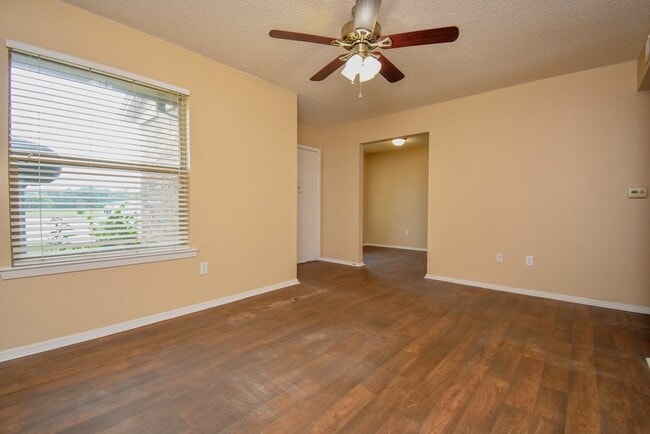 Building Photo - 1220 Heritage Dr