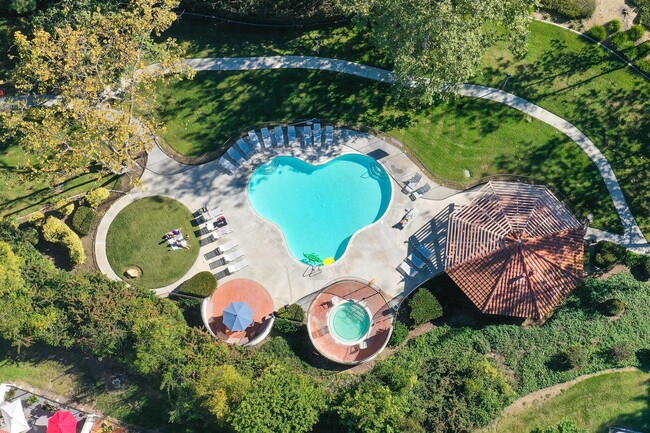 Building Photo - 3150 Avenida Topanga