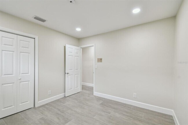 Building Photo - 3938 Versailles Dr