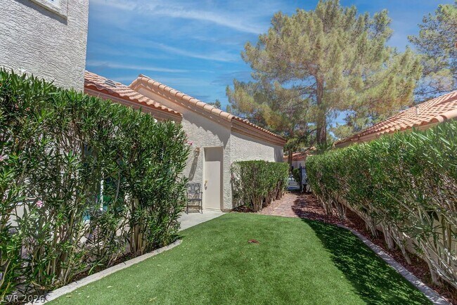 Building Photo - 8953 Diamond Falls Dr