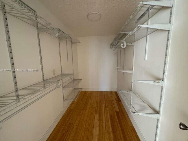 Building Photo - 600 NE 36th St