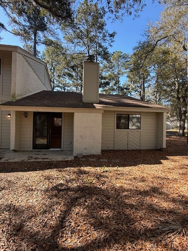 Building Photo - Woodlake Villa 213