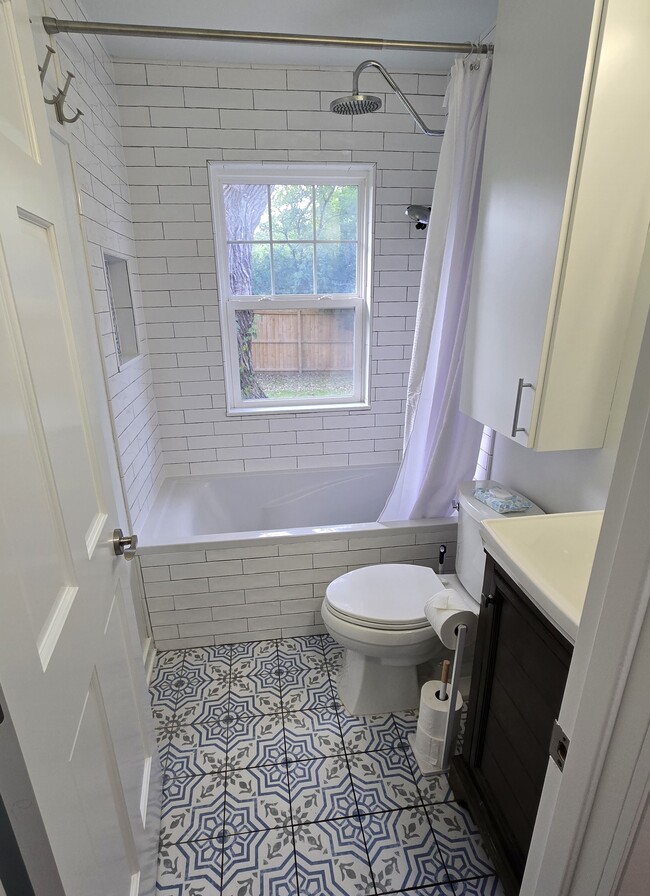 Building Photo - 675 Verdant Dr