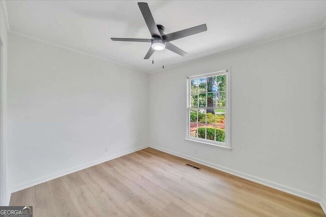 Building Photo - 215 Brookwood Dr