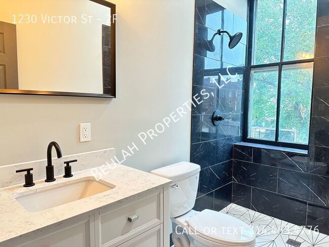 Building Photo - Newly Renovated 2BD/2BA in Walkable Soulard