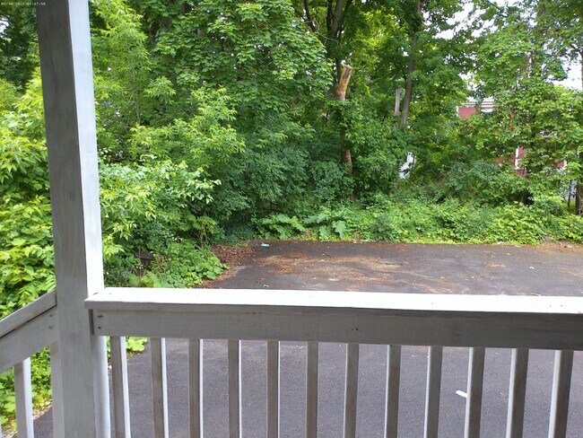 Building Photo - Newly Renovated First Floor Flat - Close T...