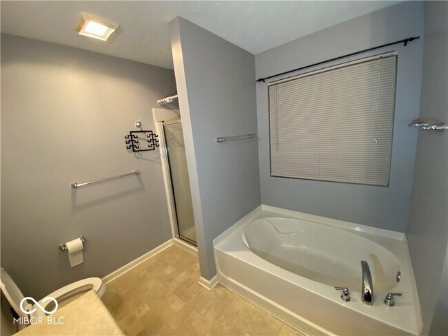 Building Photo - 5221 Bombay Dr
