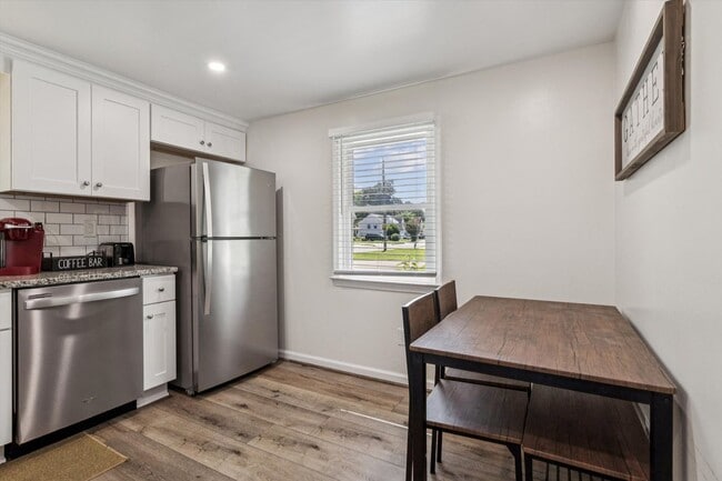 Building Photo - All Inclusive Furnished Rental