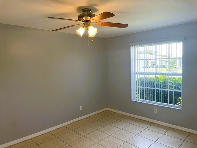 Building Photo - SE Cape Coral Duplex