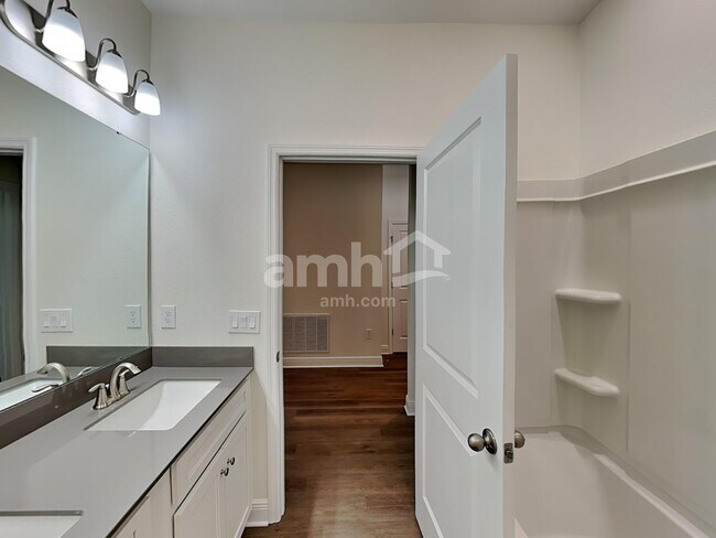Building Photo - 1074 Heavenly Dr