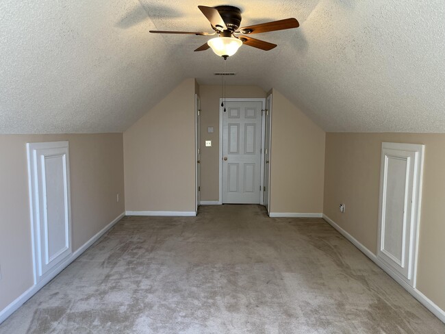 Building Photo - 4010 Nantucket Cir