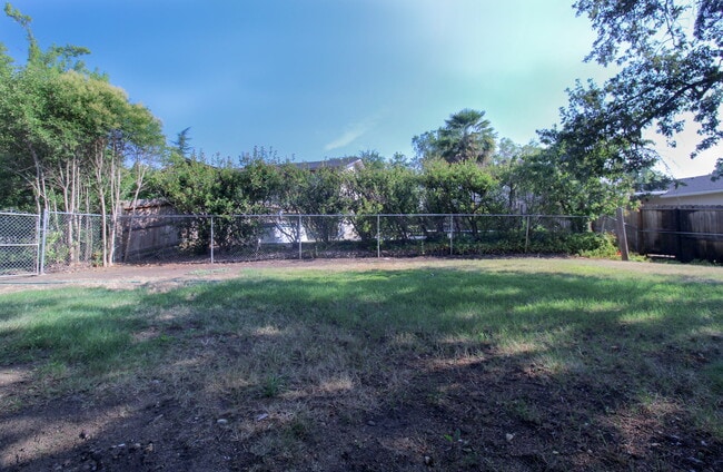 Building Photo - 2670 Fijian Way