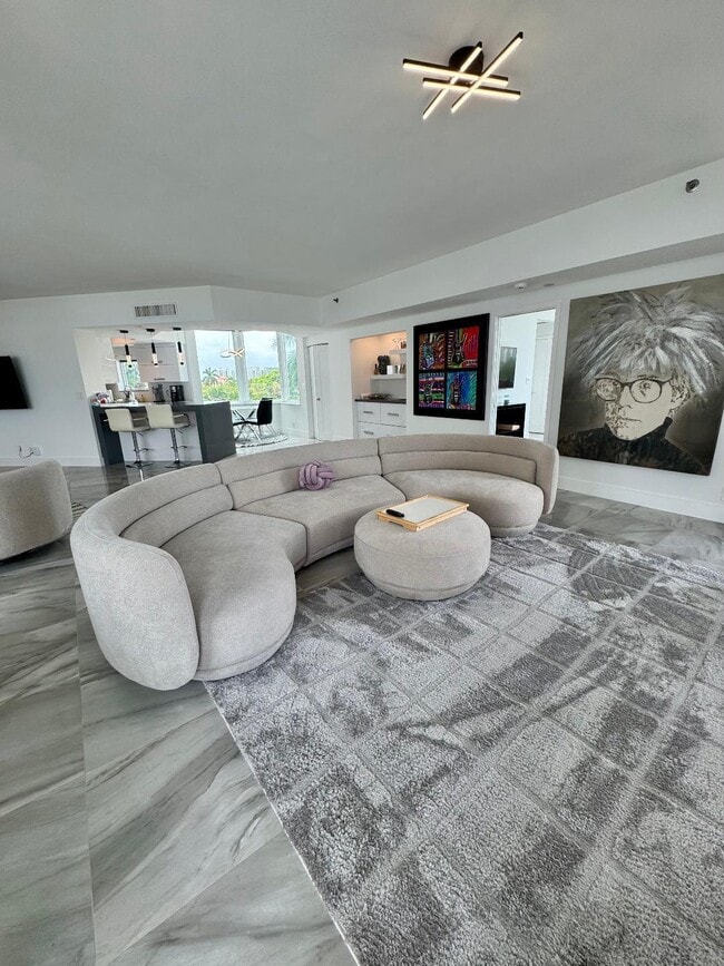 Building Photo - 300 SE 5th Ave