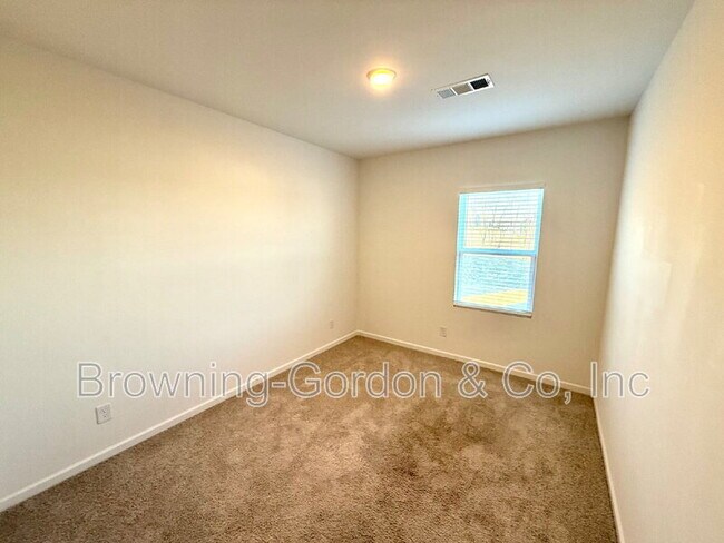 Building Photo - 106 Glacier Wy