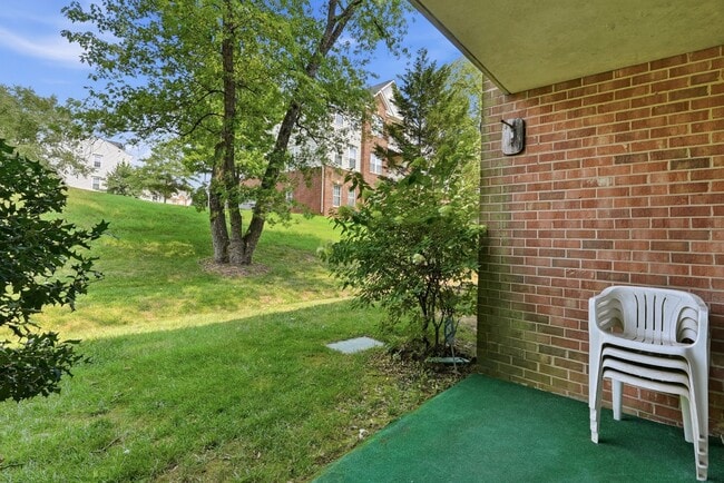 Building Photo - 5976 Westchester Park Dr