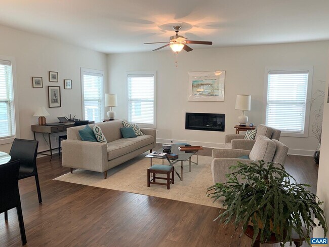 Building Photo - 129 Almere Ave