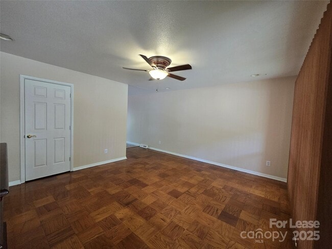Building Photo - 5027 Malibu Dr