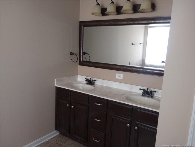 Building Photo - 6031 Geranium Dr