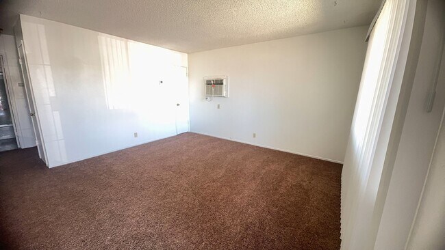 Building Photo - 1915 Celeste Ct