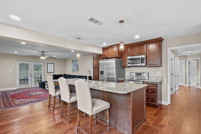 Building Photo - Spacious 4-Bedroom, 2.5-Bath Home E Duffy