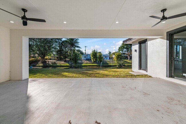 Building Photo - Northwest 42nd Avenue, Coconut Creek, FL 33066 - 4 BR 4 BA single-family home