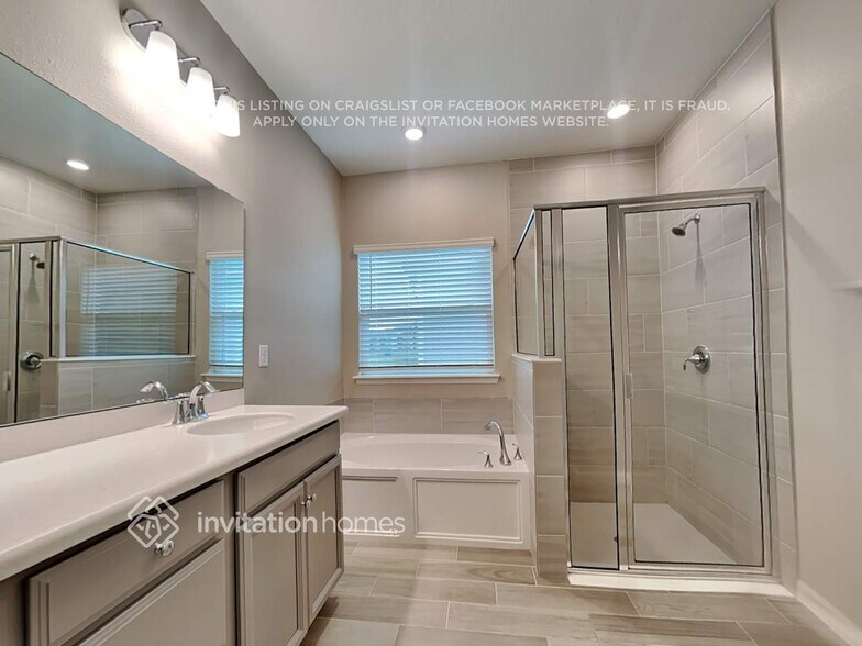 Building Photo - 9822 Lemon Grass Ln