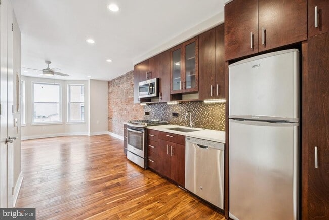 Building Photo - 131 S 13th St