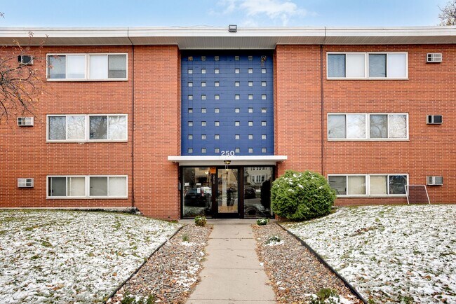 Building Photo - 250 W Fuller Ave
