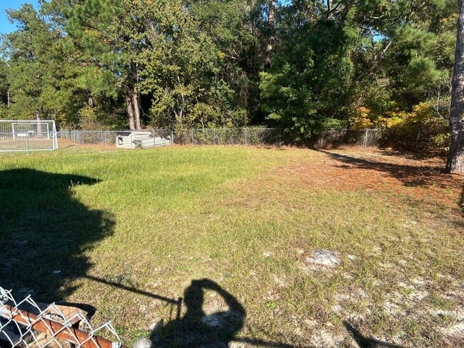 Building Photo - 10 Willow Ln