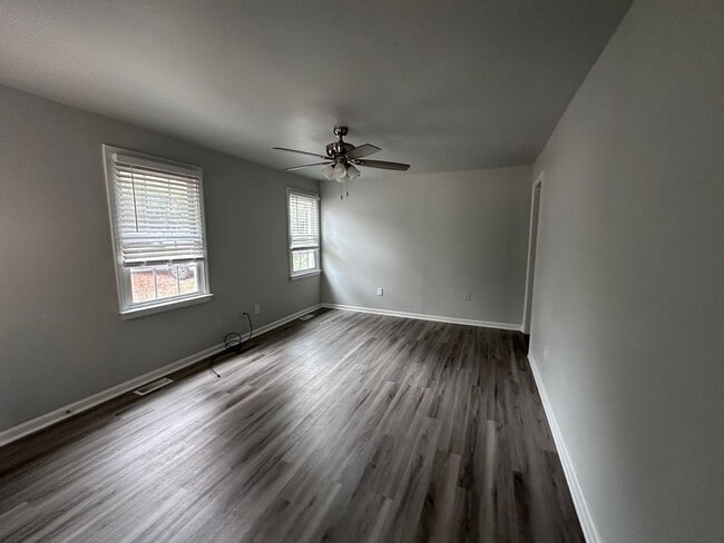 Building Photo - Charming Studio Apartment Close to the Mas...