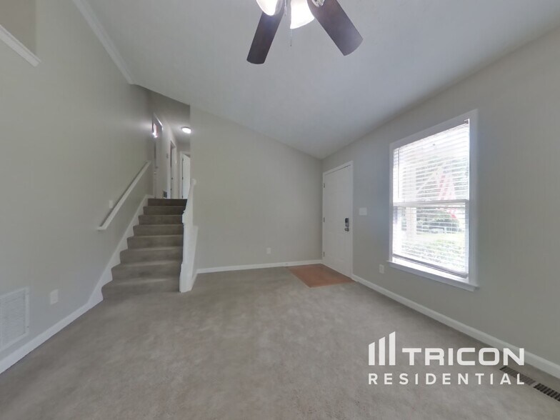 Building Photo - 146 Aztec Way SE