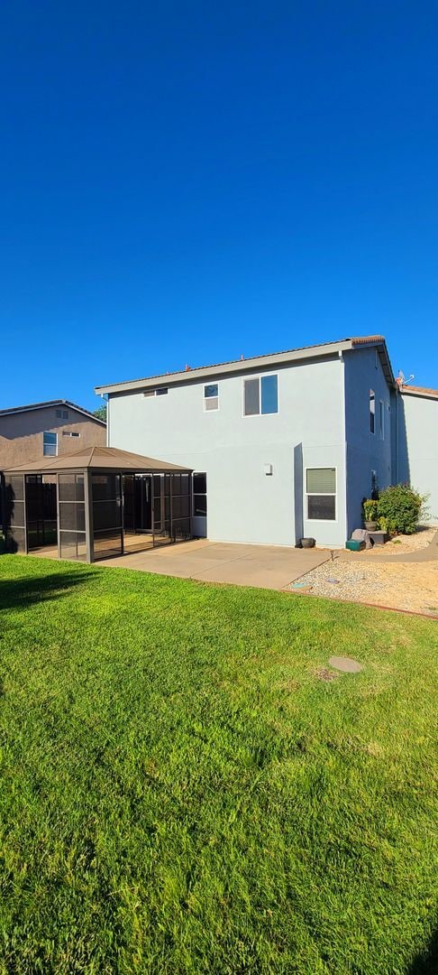 Building Photo - BEAUTIFULLY MAINTAINED SINGLE FAMILY HOME ...