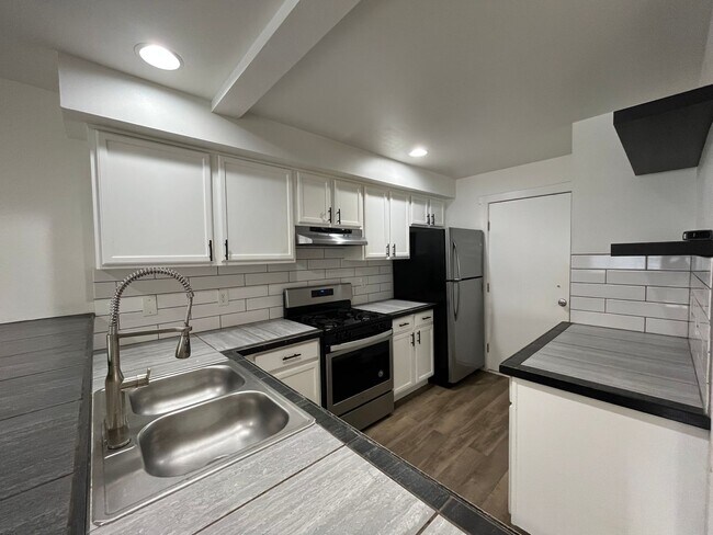 Building Photo - Updated 3 Bedroom Home Near Barkley Village