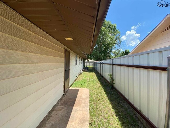 Building Photo - 4133 Moffett Ave