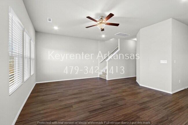 Building Photo - 811 E Sparrow Cir
