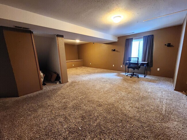 Building Photo - Amazing Two-Story Stetson Hills Home