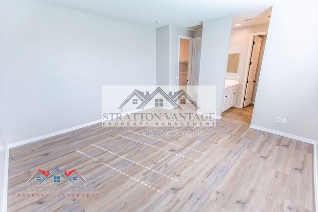 Building Photo - 36005 W San Clemente Ave