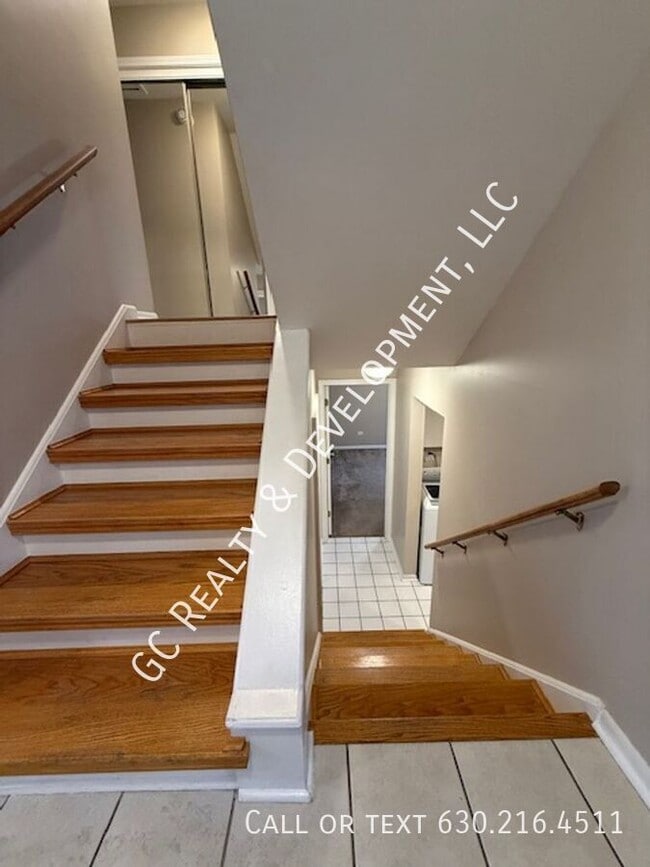 Building Photo - 609 Pinecroft Dr