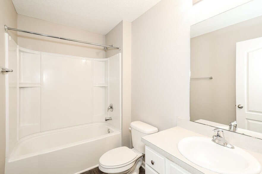 Building Photo - 2227 Pebble Point Dr