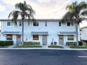 Building Photo - 5027 SW 16th Pl