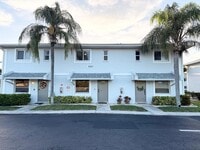 Building Photo - 5027 SW 16th Pl